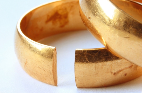 image of broken wedding bands